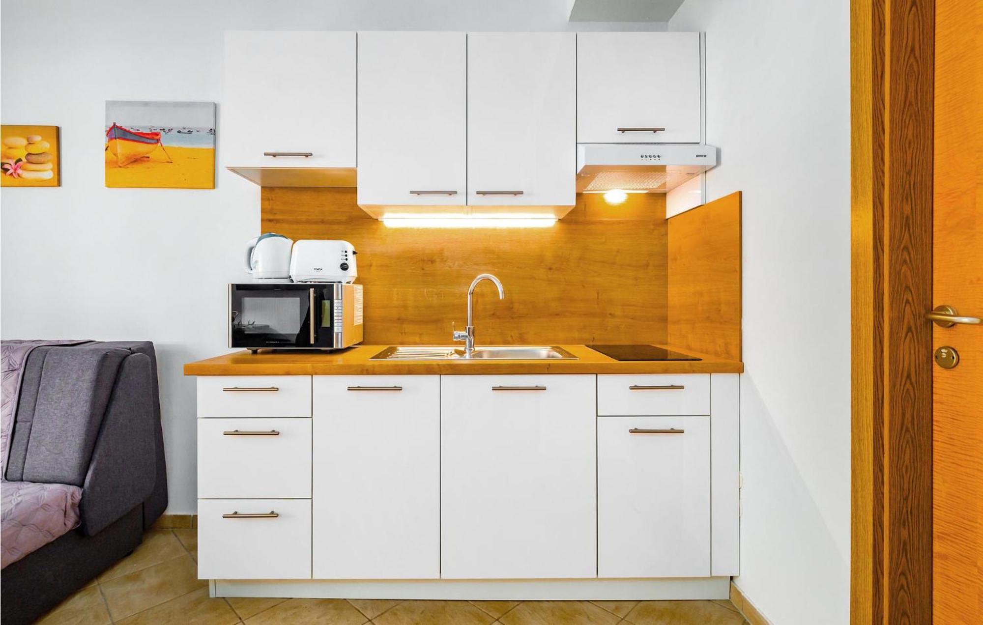 Gorgeous Apartment In Volosko With Kitchen Exterior foto